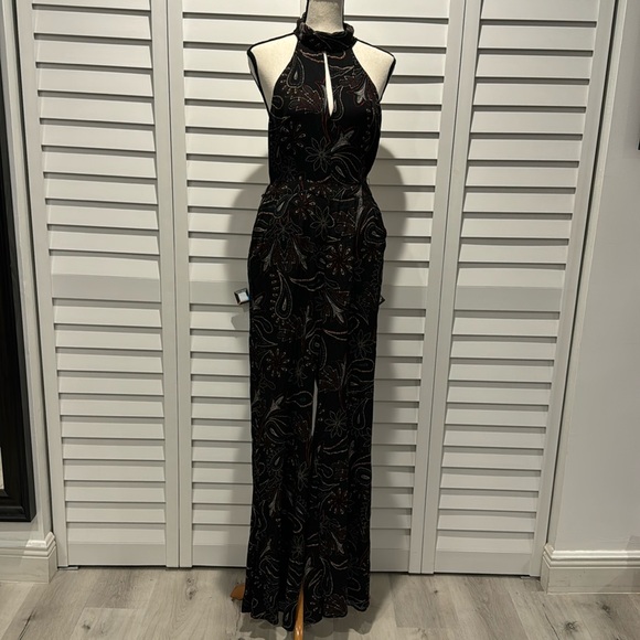 ASTR NWOT Parsley Floral Halter cut out back Jumpsuit, Size S. - Picture 2 of 10